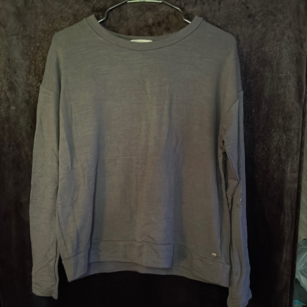 AE long sleeve t-shirt with cute back detail